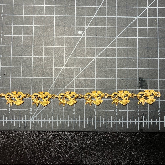 Fish, seahorse and starfish Gold tone vintage Bracelet - Picture 2 of 5